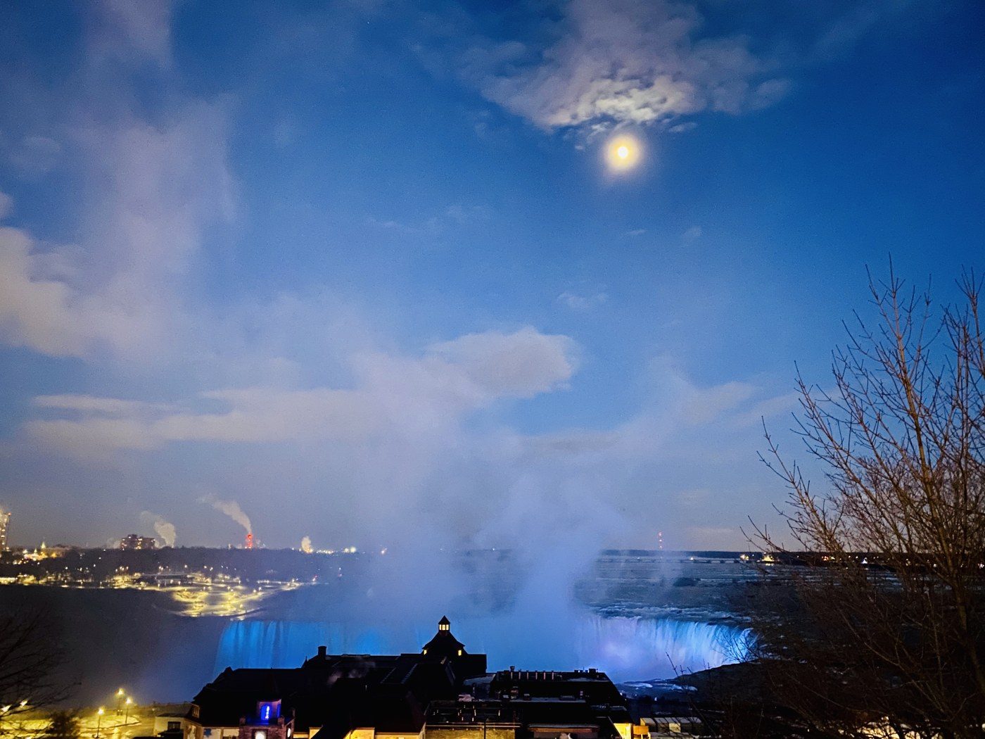 Niagara Falls at night, December 2019.